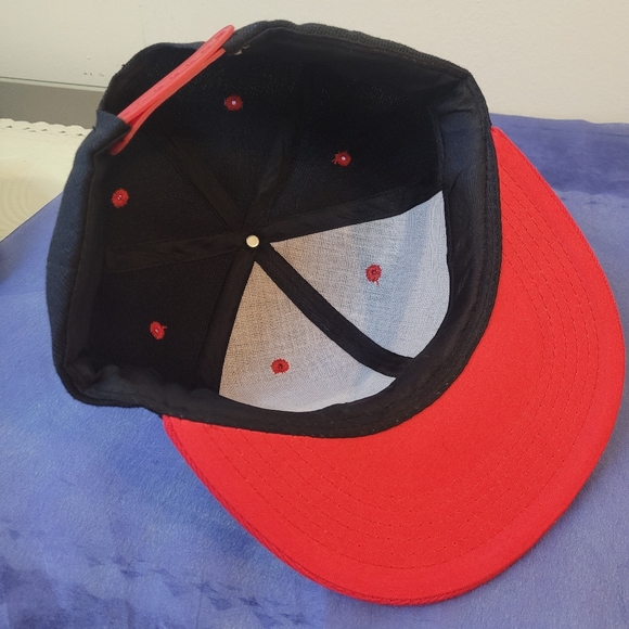 Vancouver Canucks snapback + black hat - Picture 6 of 7